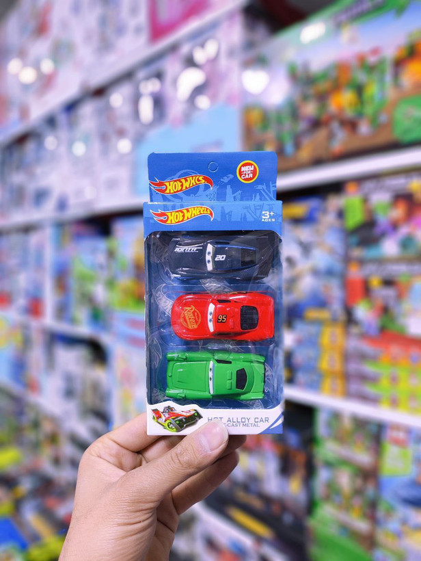 ماشین مکویین فلزی ۳ عددی آیتم ۹۰۱۴ | اسباب بازی صالح آباد